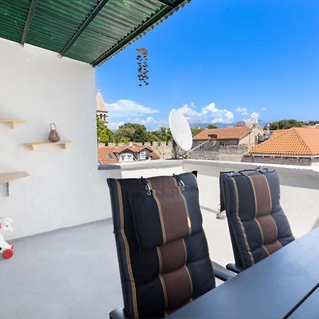 Luxury Dante Apartment With Terrace Split Bagian luar foto